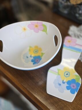 Vintage Delta Design Floral Melamine Serving Bowl & Spoon